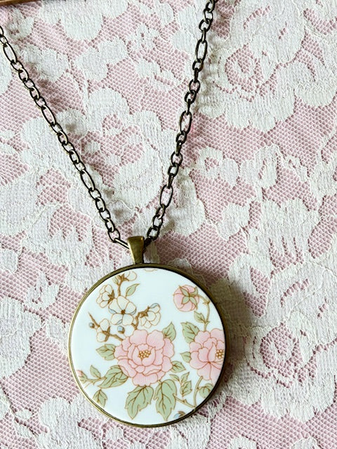 The Blooming Roses Necklace