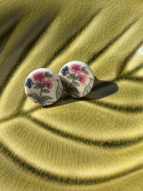 Flowery stud earrings