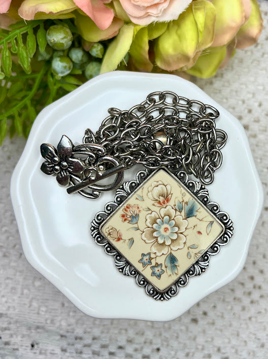 The English Aristocrat Necklace