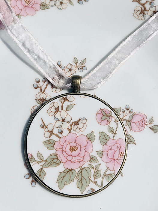 The Blooming Roses Necklace