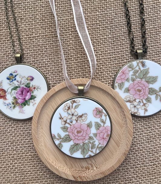 The Blooming Roses Necklace