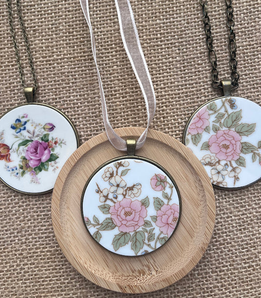 The Blooming Roses II Necklace