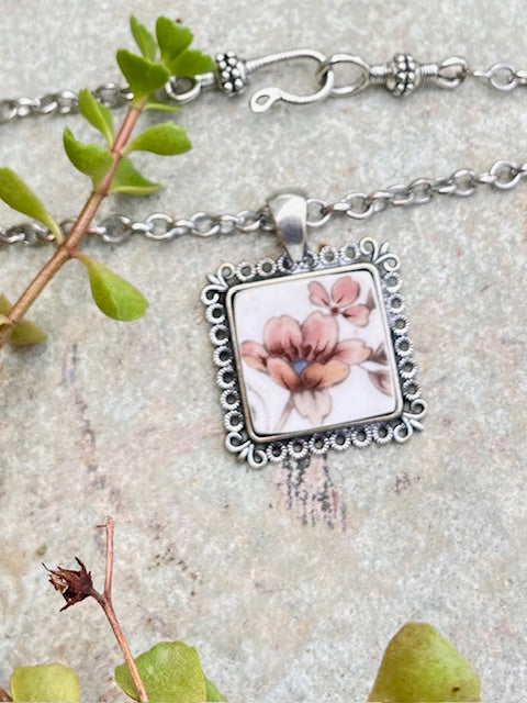 The Earthy Floral necklace