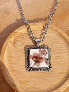 The Earthy Floral necklace